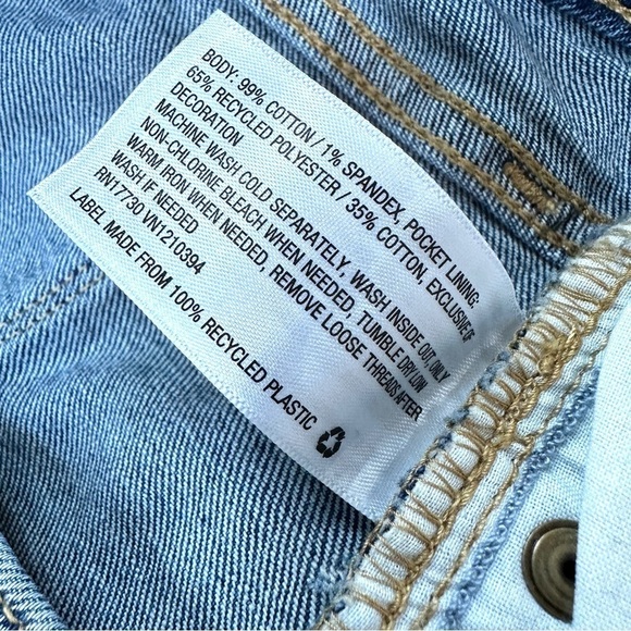 NWT High-Rise Blue Distressed Denim Shorts Size 8 - Picture 8 of 10